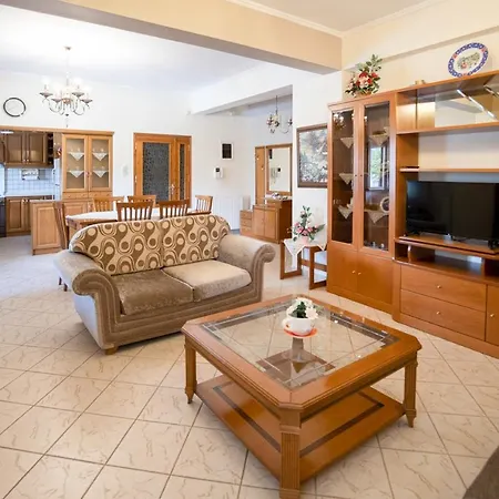 Majestic View Just Under Meteora Unesco Site Feriehus